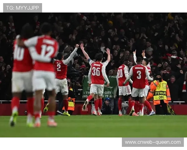 阿森纳众将圣诞探访儿童医院，萨卡与病童上演趣味点球大战